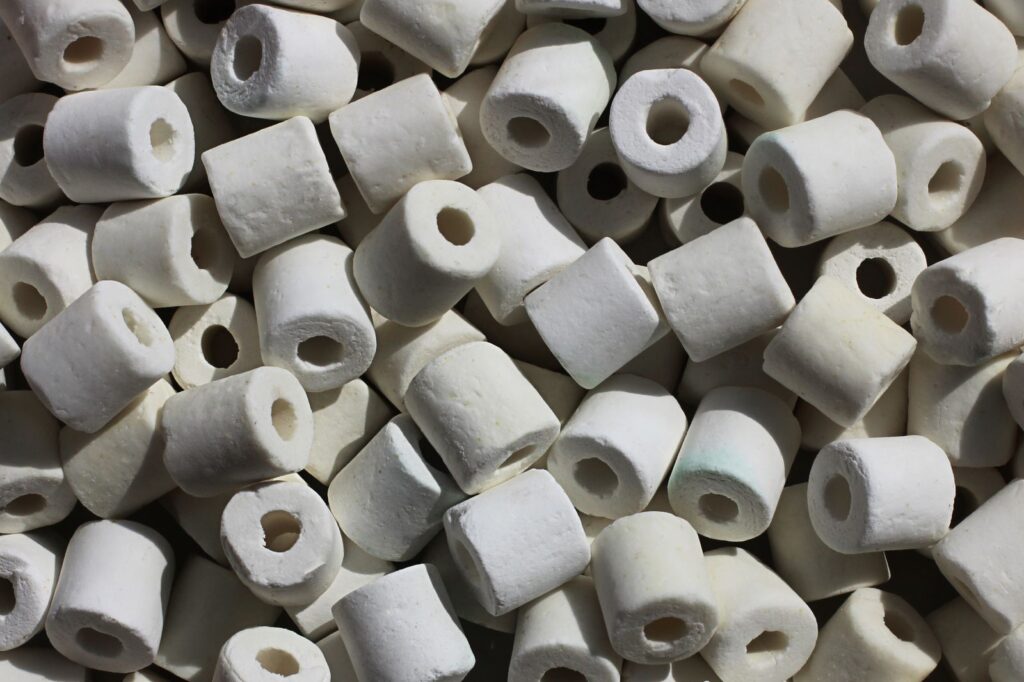 Ceramic catalyst substrates containing recoverable platinum group metals (PGMs)